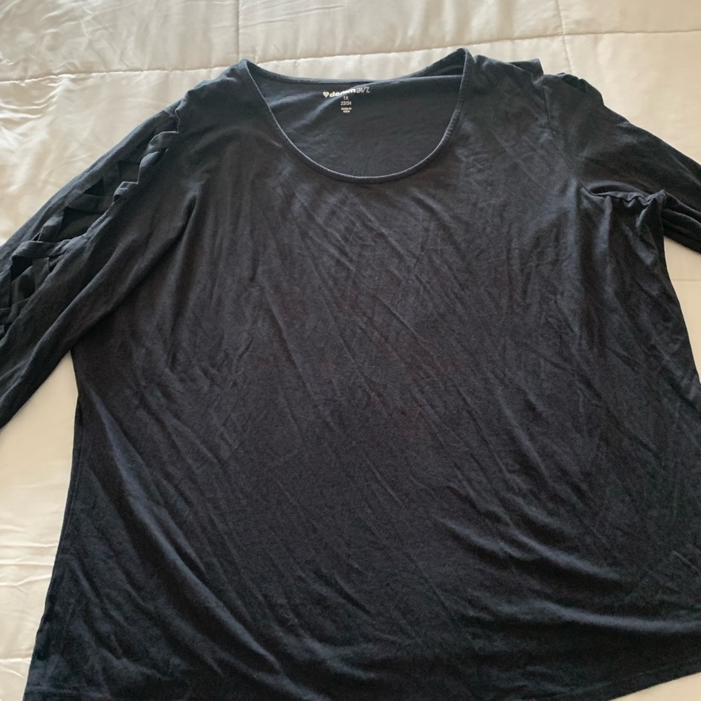 Black tee